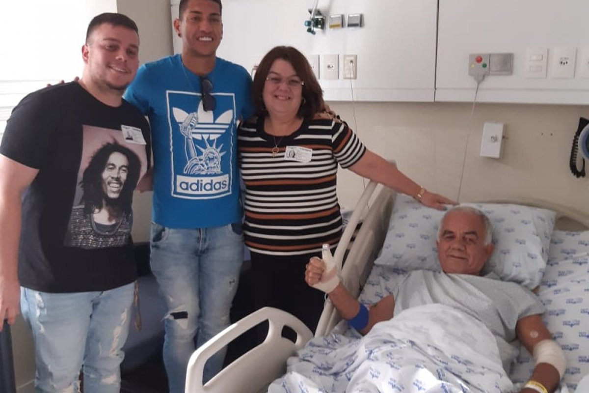 Ralf, do Corinthians visita idoso atropelado e se dispõe a arcar com custos do tratamento