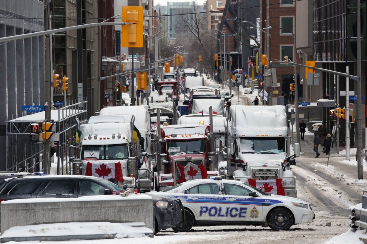 Prefeito da capital do Canadá declara emergência após protesto de caminhoneiros entrar no 11º dia