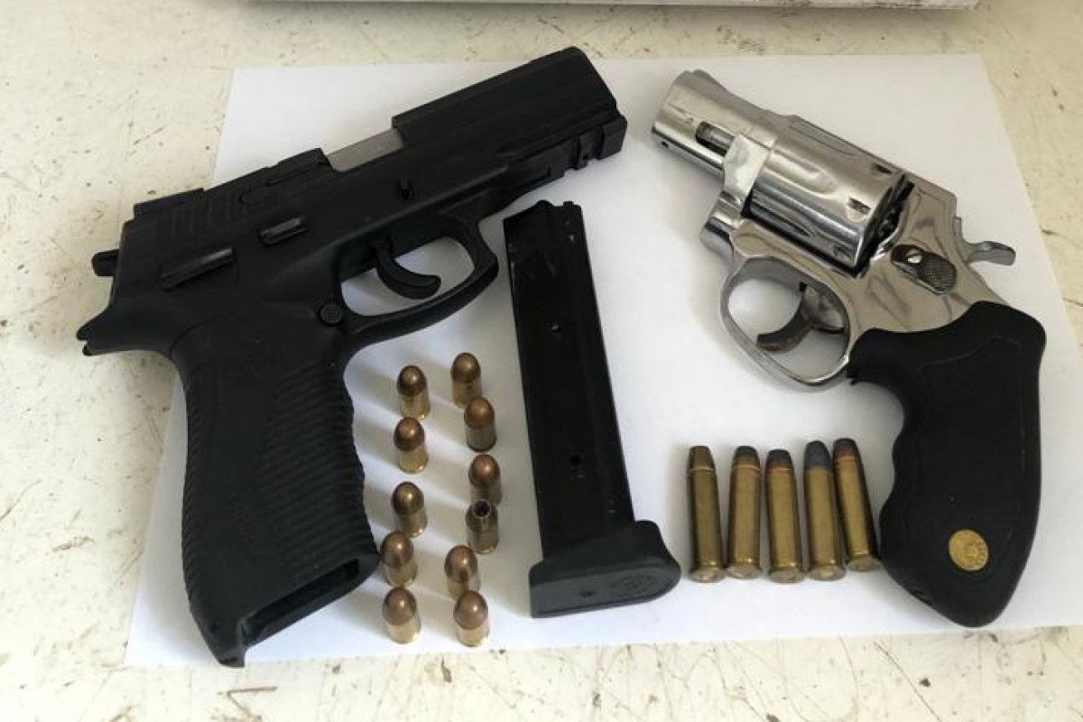 Homem é preso em flagrante com armas roubadas em Teixeira de Freitas