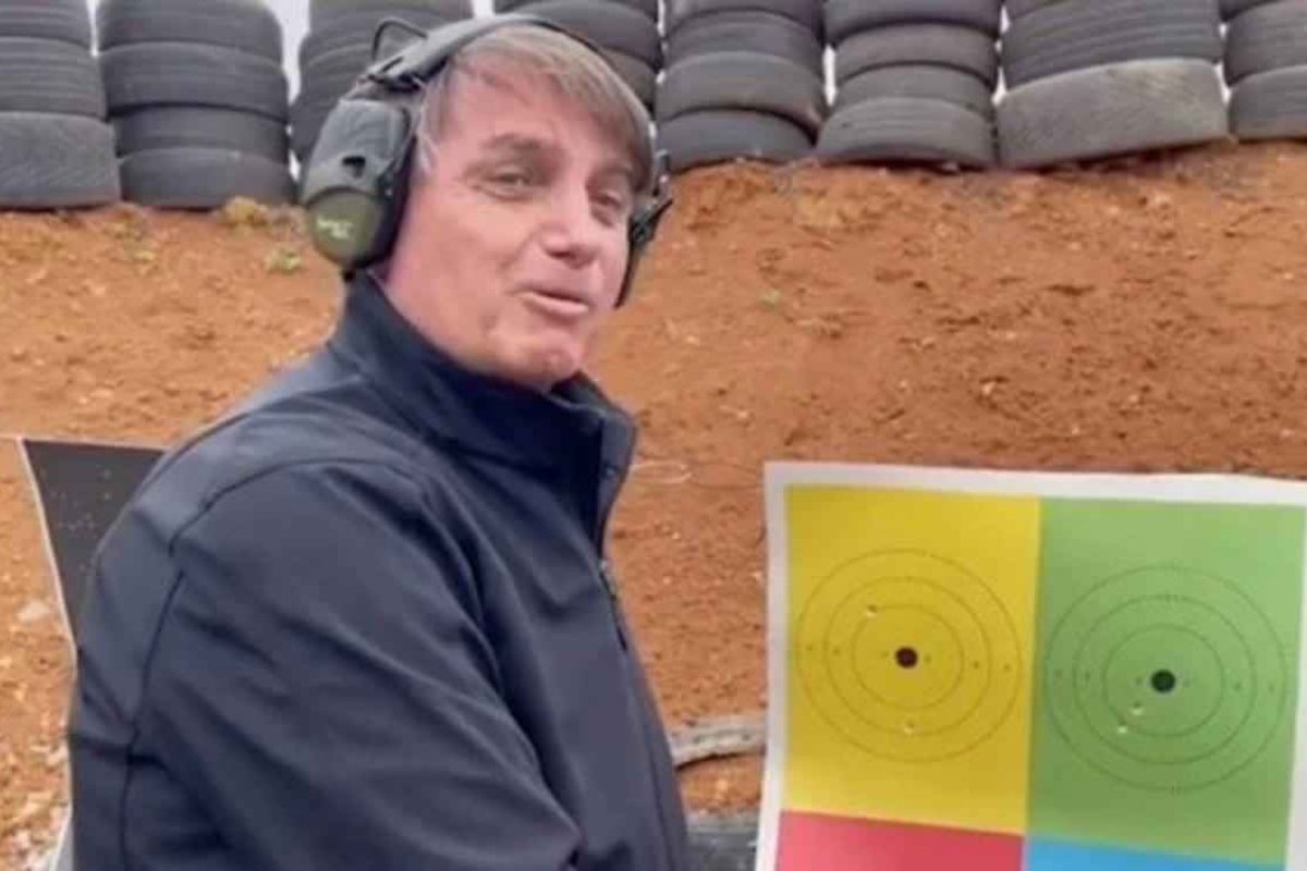 Bolsonaro a youtuber: "Não seria difícil acertar tiro em gordinho como você"
