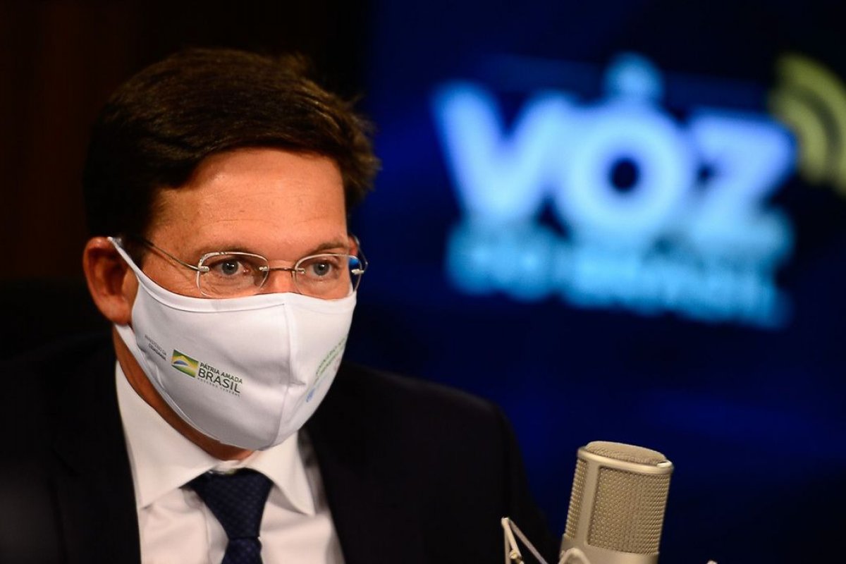 Nova parcela do Auxílio Brasil será paga a partir do dia 14, confirma ministro