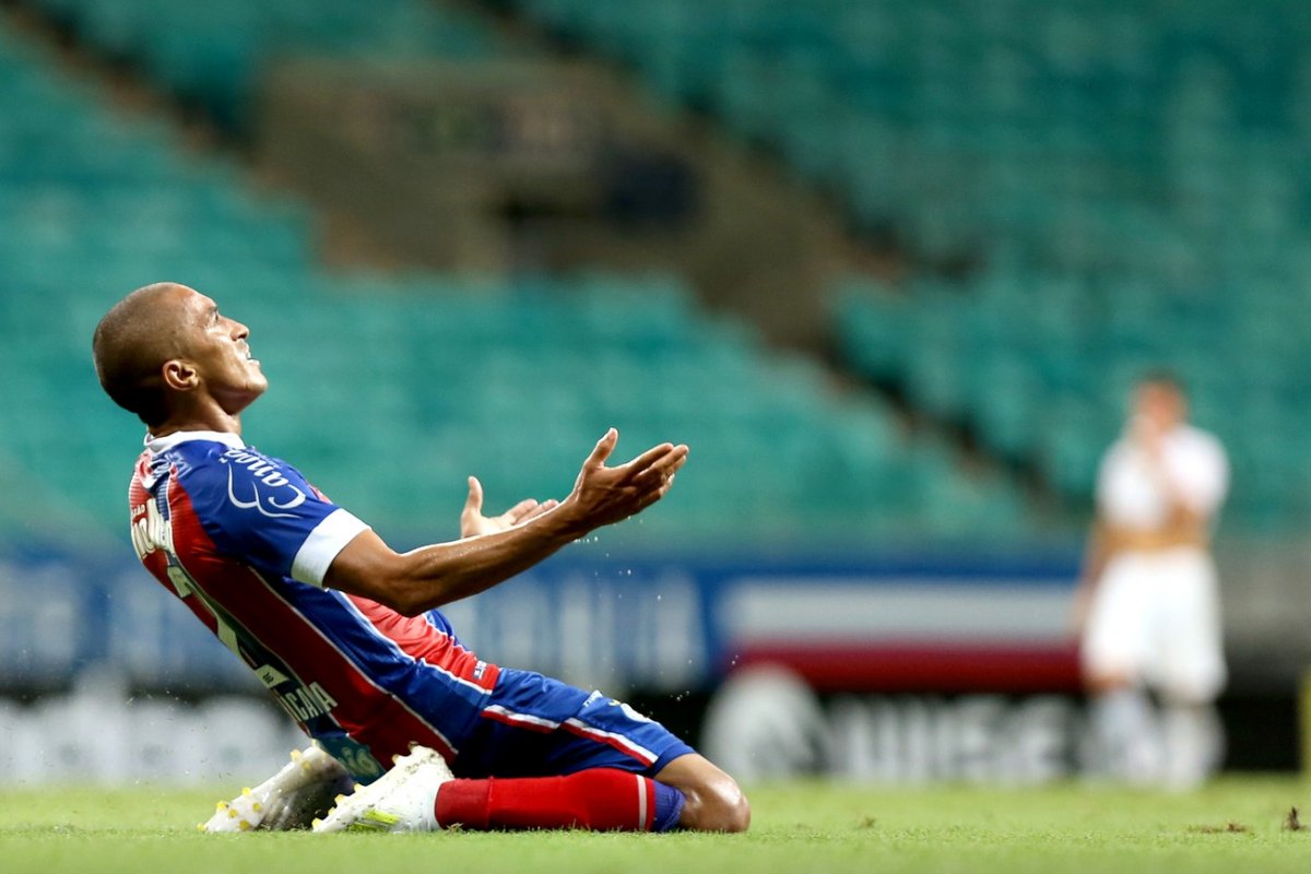 Com desfalques nas laterais, Bahia encara o Grêmio fora de casa