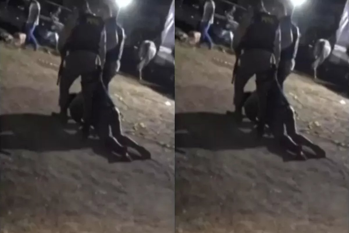 Vídeo: Mulher é agredida e arrastada pelo chão por PMs em Riachão do Jacuípe