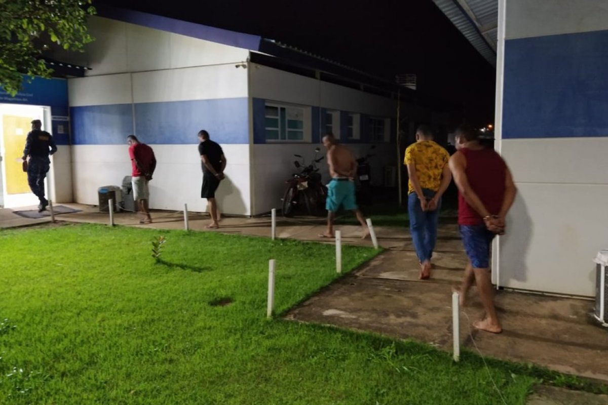 Grupo é detido após suspeita de furto de combustível em Luís Eduardo Magalhães, na Bahia