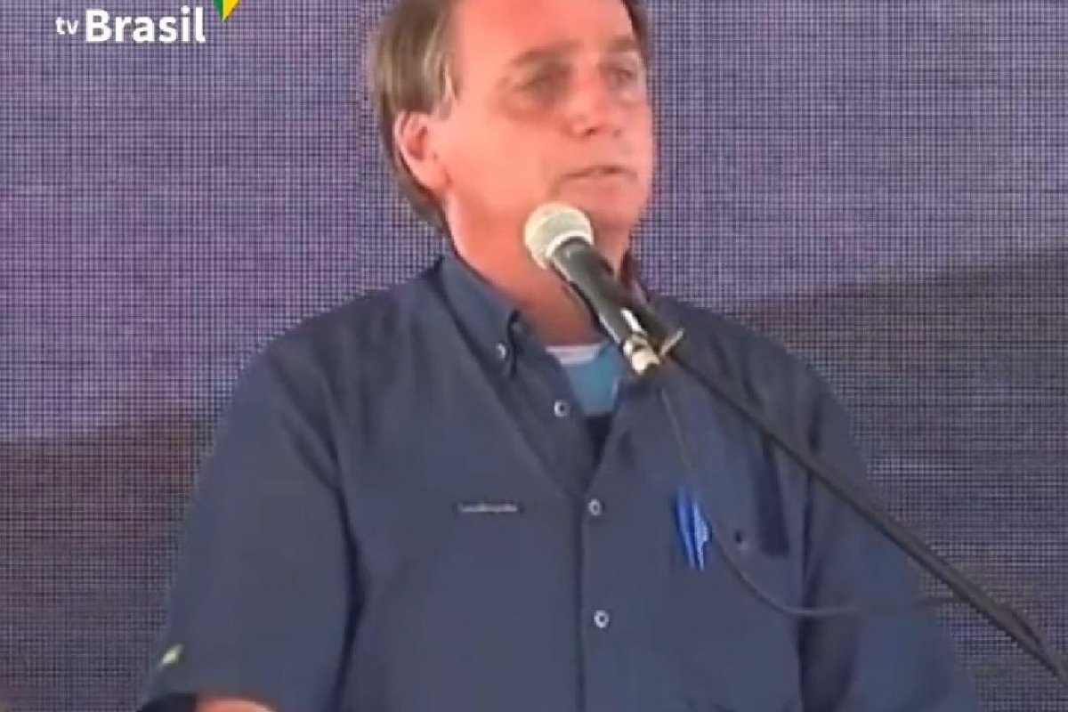 Vídeo: Bolsonaro afirma que governo anterior fez contrato de R$ 50 milhões para ensinar Bitcoin aos indígenas