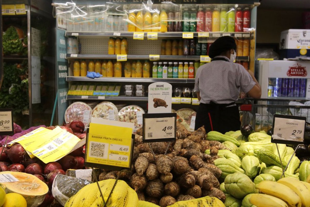 Com Ômicron e surto de gripe, varejo apresenta queda em dezembro de 2021