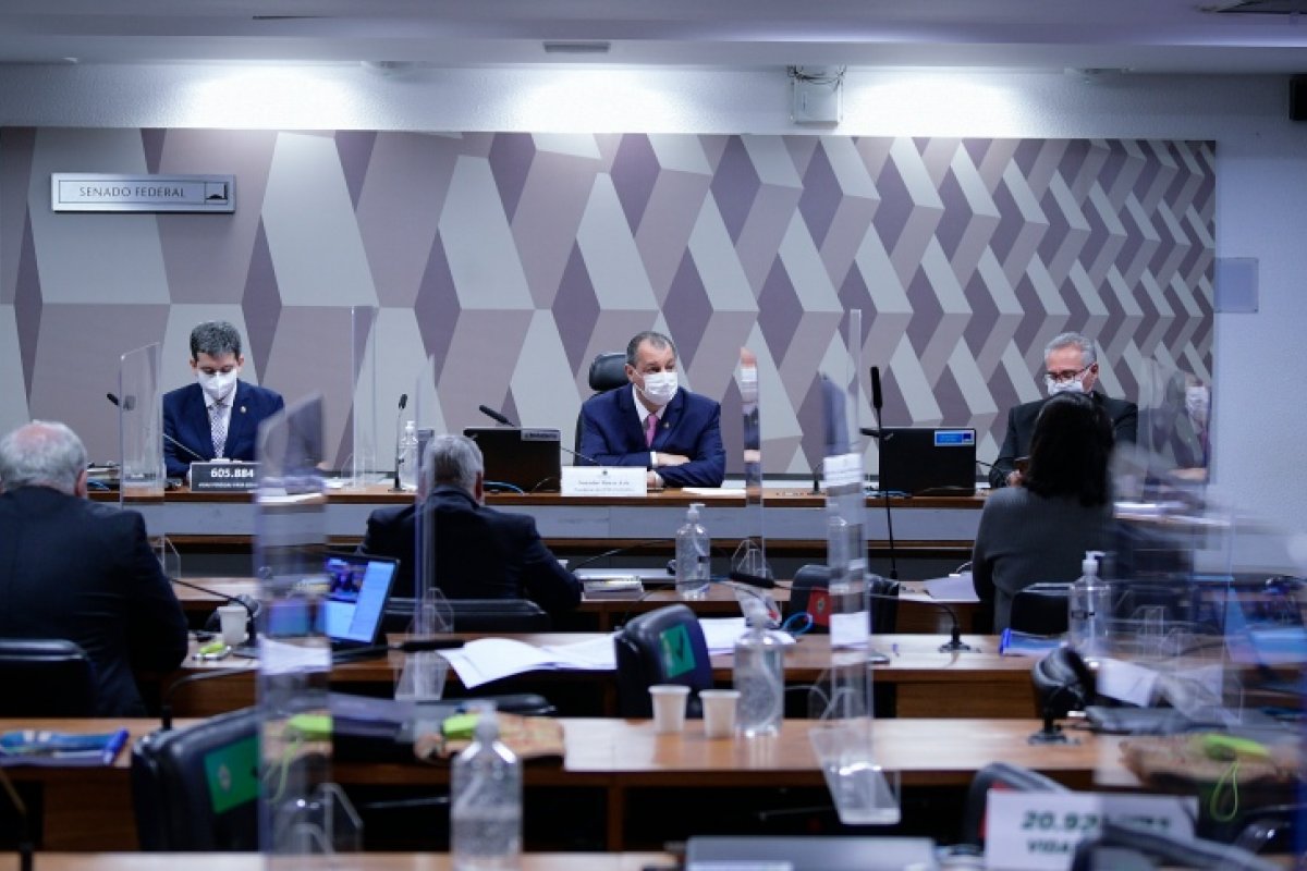 Em reunião com Fux, senadores da CPI pedem derrubada do sigilo nas investigações