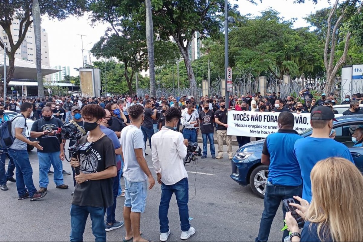 Policiais Civis protestam por plano de carreira e reajuste salarial no Centro de Salvador
