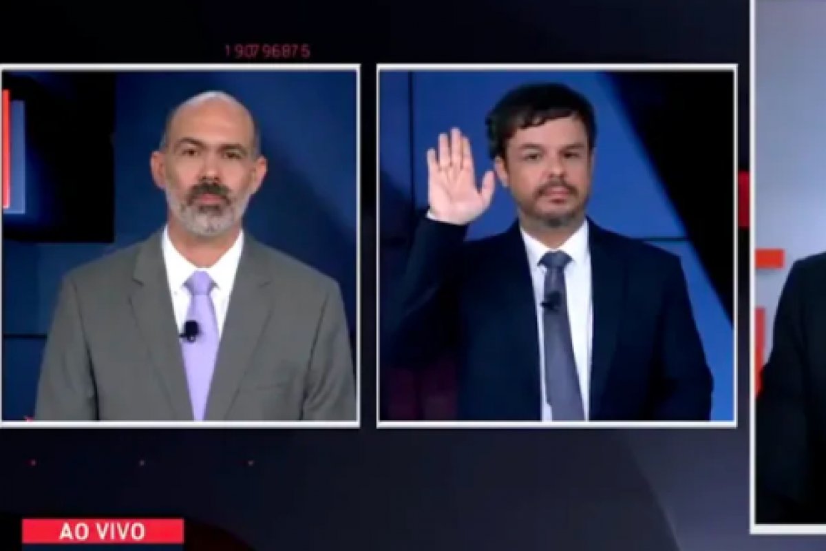 Após demissão, Adrilles diz que foi vítima de "intenções capciosas"