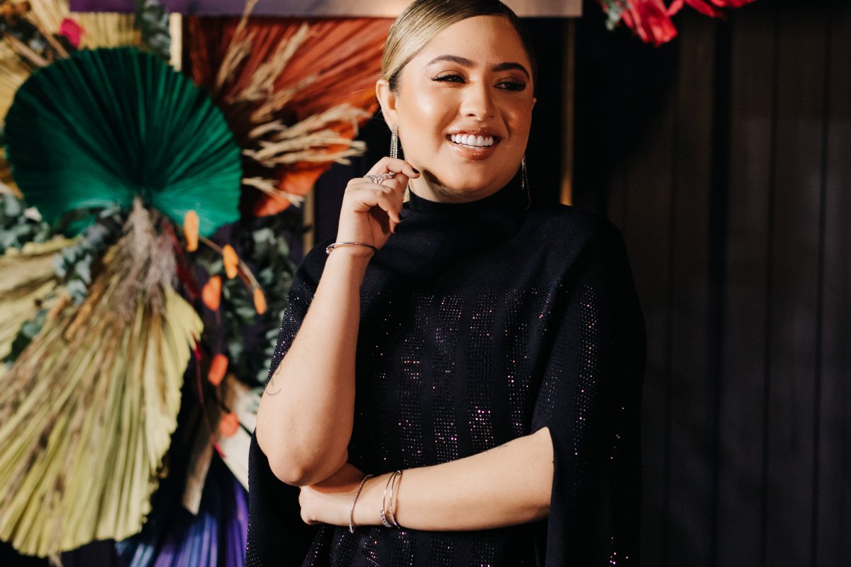 Mari Fernandez assina contrato com a Vybbe Music