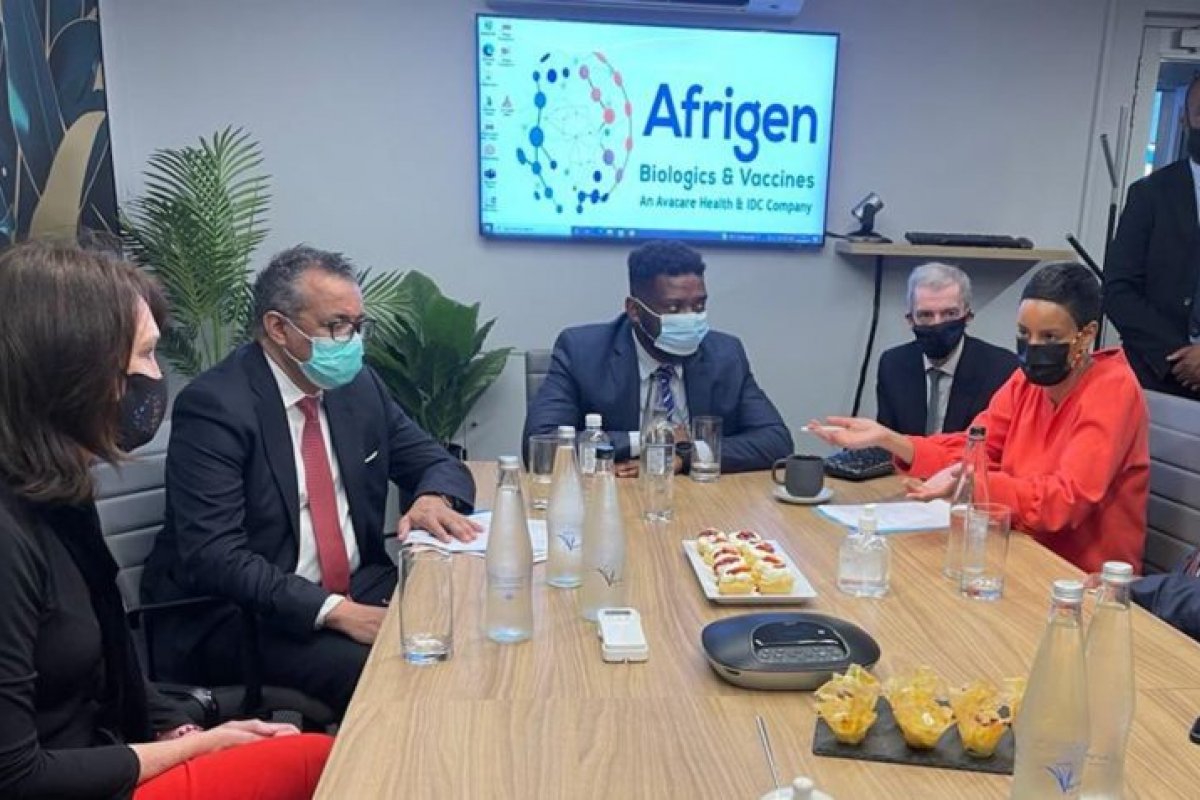 Fase 'aguda' da pandemia deve melhorar ainda em 2022, aponta OMS