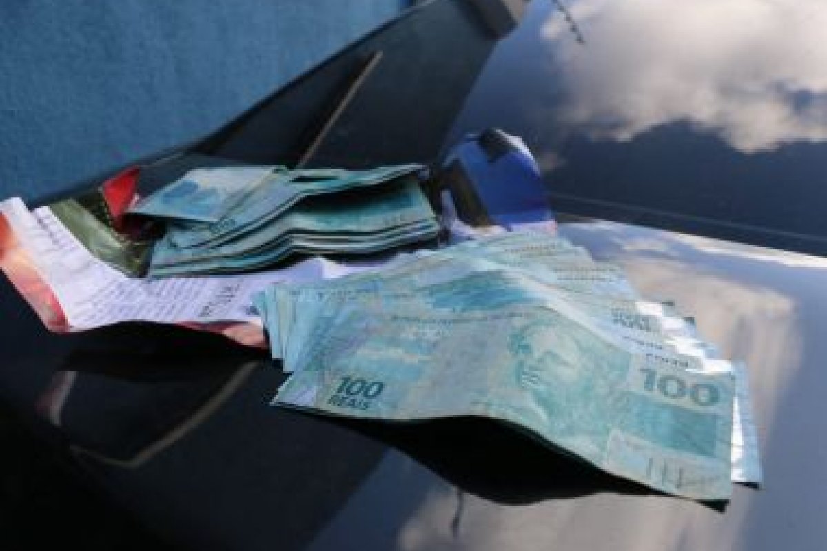 Em busca na Aspra, MP encontra armas e carro da ALBA