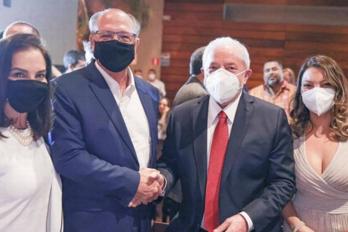 Lula e Alckmin planejam oficializar chapa em março