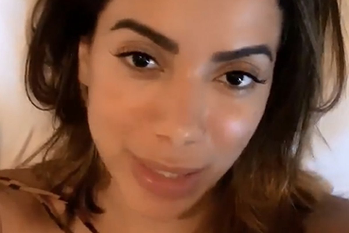 Após assumir namoro com Scooby, Anitta dispara: 'Faço o que eu quiser'
