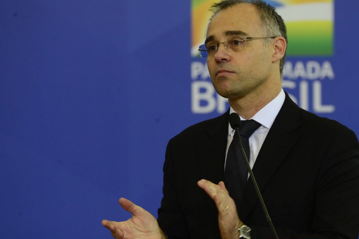 André Mendonça envia à PGR ações contra Bolsonaro por mudanças no Iphan