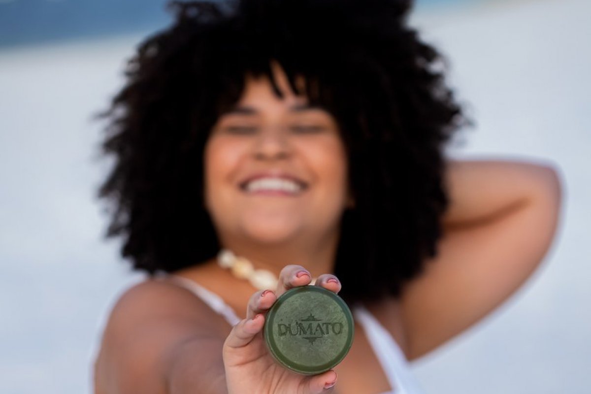 Marca inaugura e-commerce com cosméticos veganos inspirados na cultura baiana