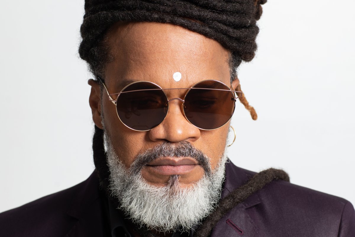 Carlinhos Brown anuncia novo álbum com releituras inéditas de composições autorais e em parceria com outros grandes nomes da MPB