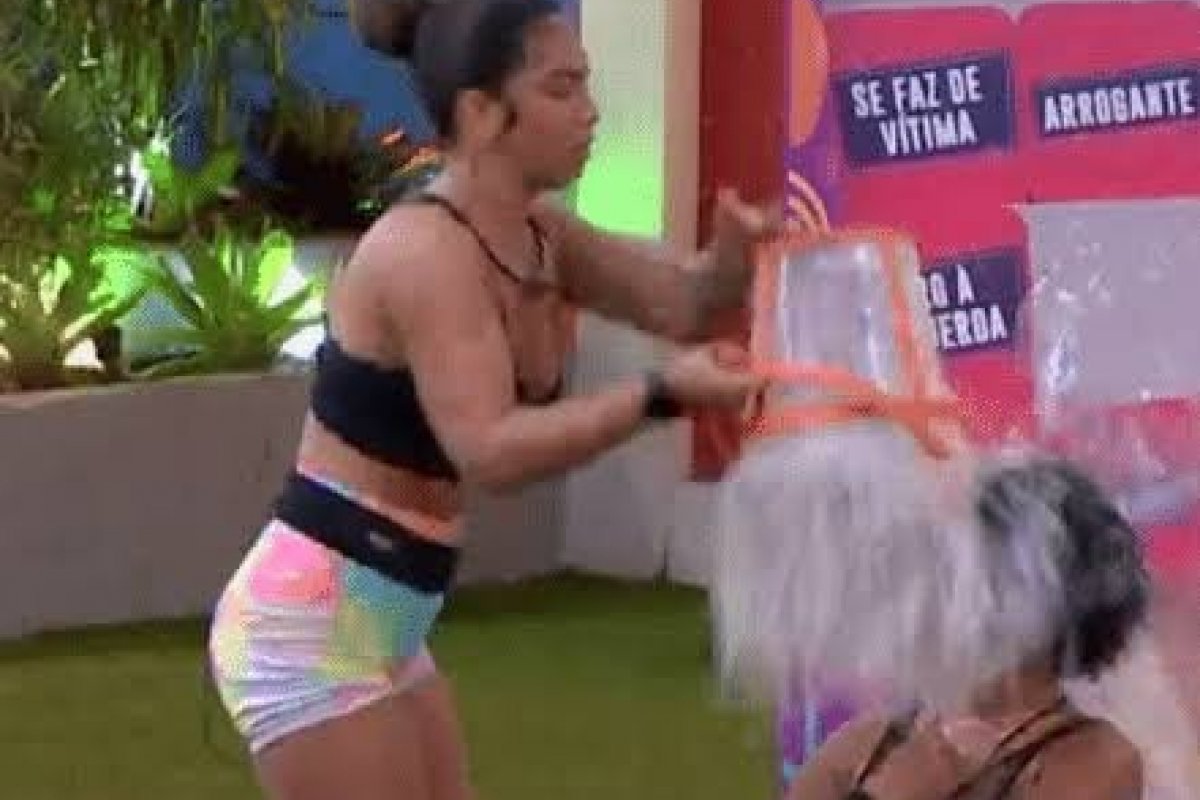 Balde na cabeça fortalece Natália no BBB 22!