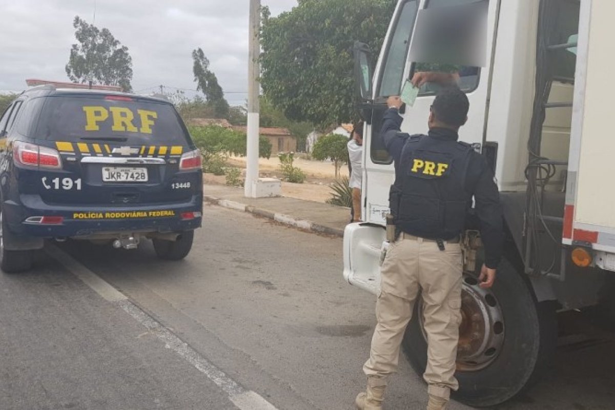 Idoso é detido pela PRF com documento falso no centro sul da Bahia