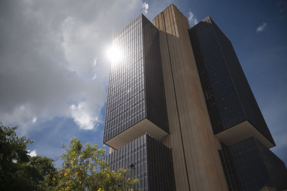 Herdeiros de correntistas poderão resgatar 'dinheiro esquecido' em bancos