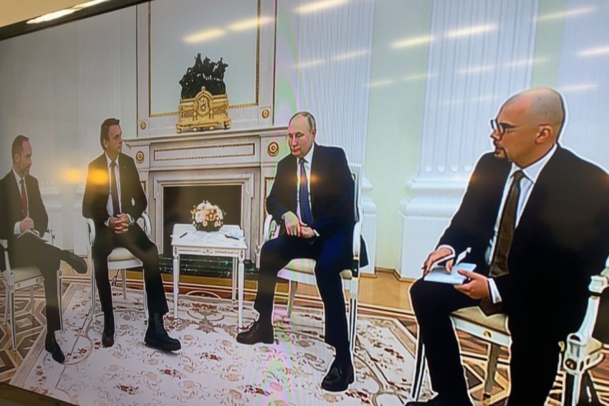 'Temos muito a colaborar com a Rússia', diz Bolsonaro em encontro com Putin