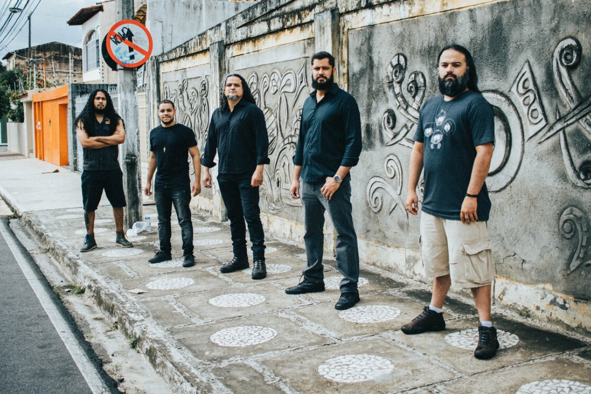 Tchandala lança camiseta do próximo single, ‘Searching Our Souls’