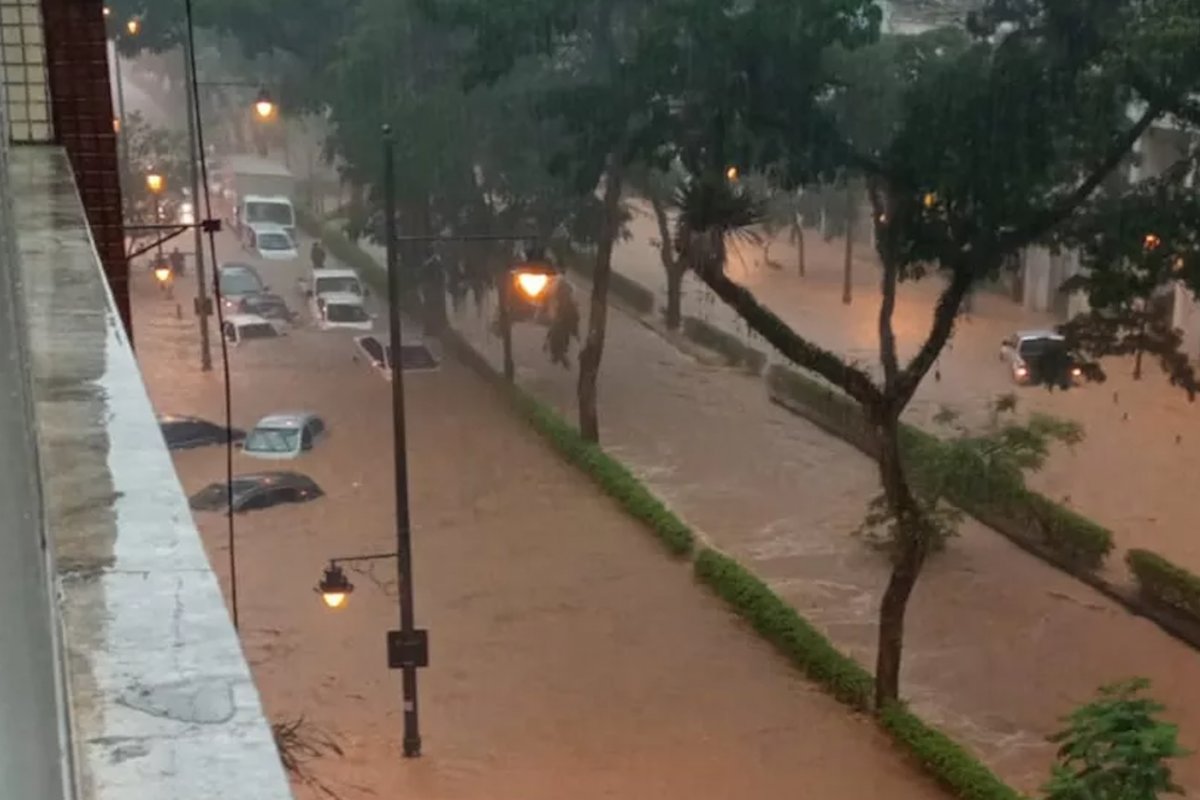 Sobe para 41 o número de mortos em tragédia provocada por chuvas em Petrópolis, no Rio