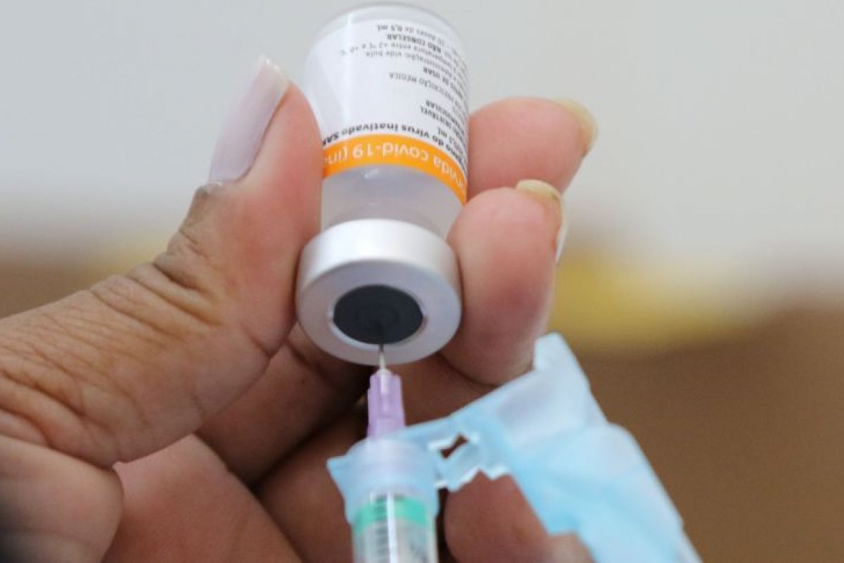 Especialistas afirmam que desigualdade atrasa avanço de doses de reforço contra Covid-19