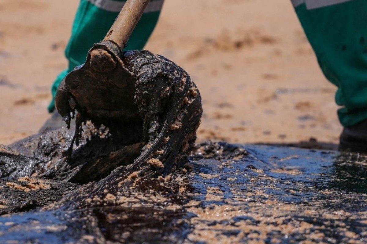 Novas manchas de óleo são encontradas na Baía-de-Todos-os-Santos