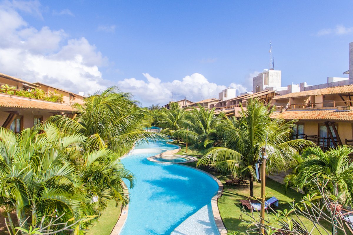 5 hotéis com piscinas incríveis para aproveitar no verão