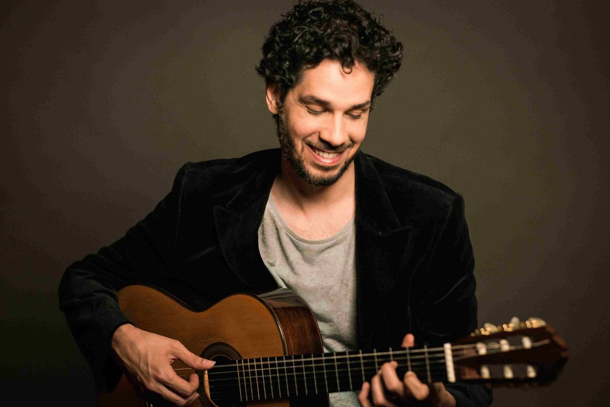 Rodrigo Lima lança single inédito com Ithamara Koorax e letra de João Cavalcanti