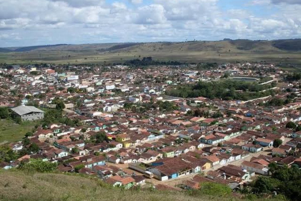 Justiça determina retorno das aulas presenciais em Itanhém