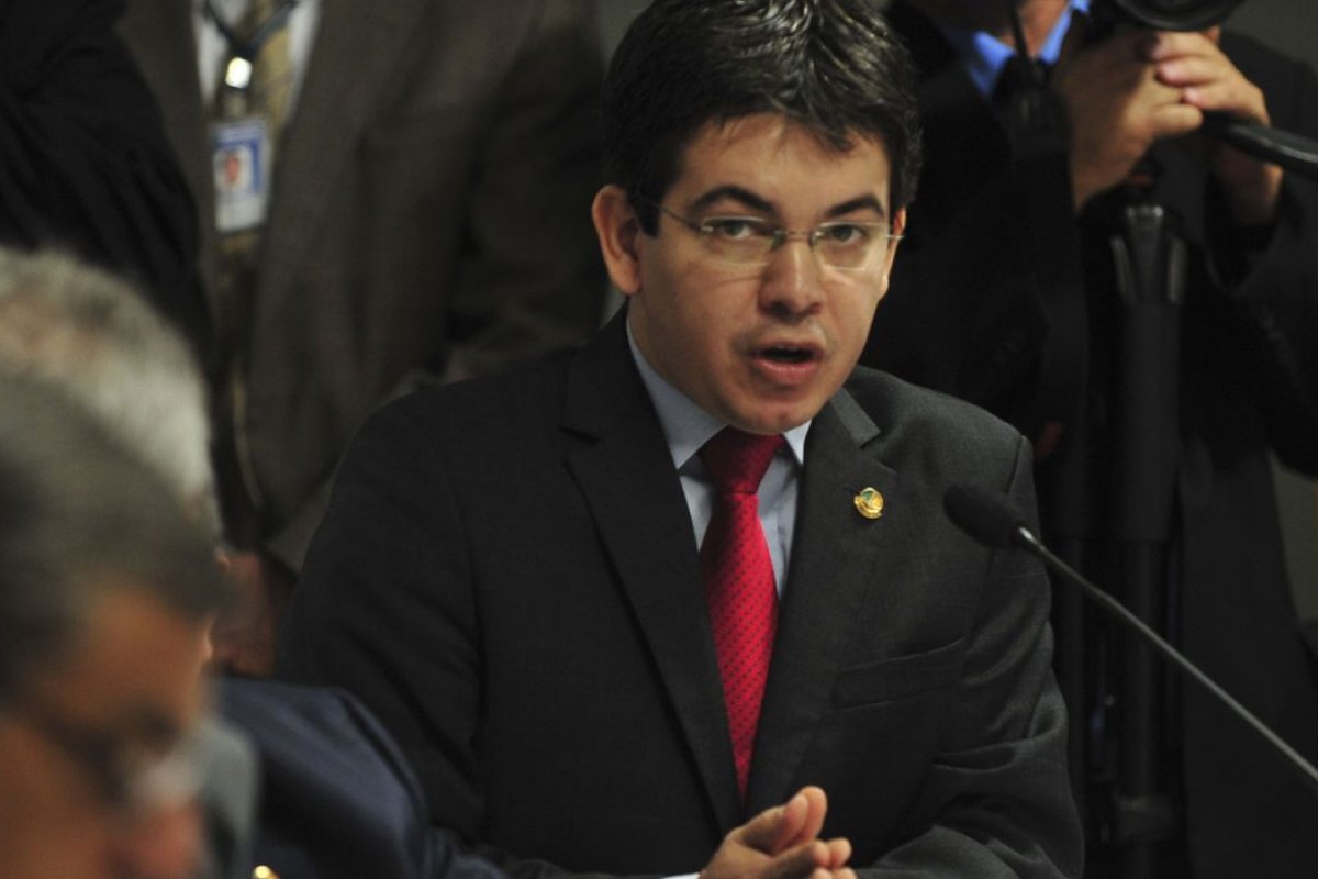 BNDES: Randolfe pede que TCU suspenda empréstimos a desmatadores da Amazônia