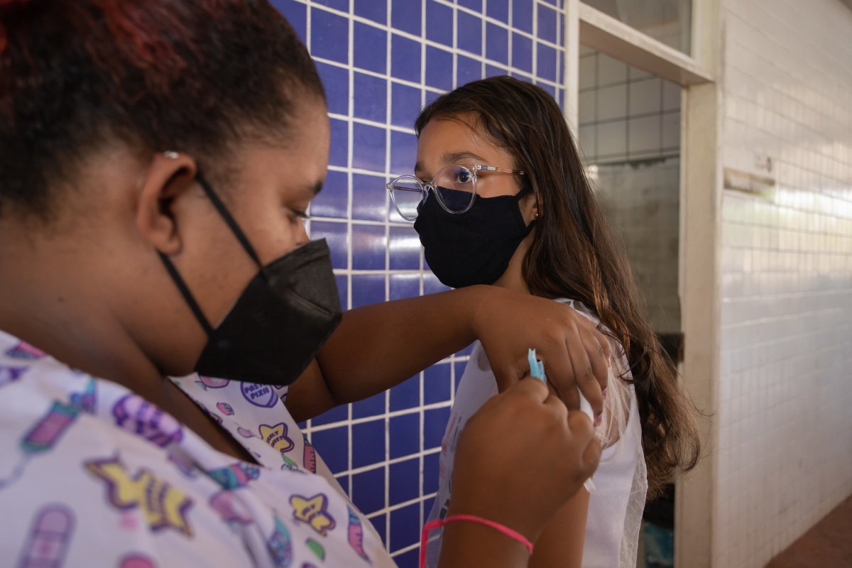 Salvador oferta 3ª dose da vacina para imunossuprimidos de 12 a 17 anos