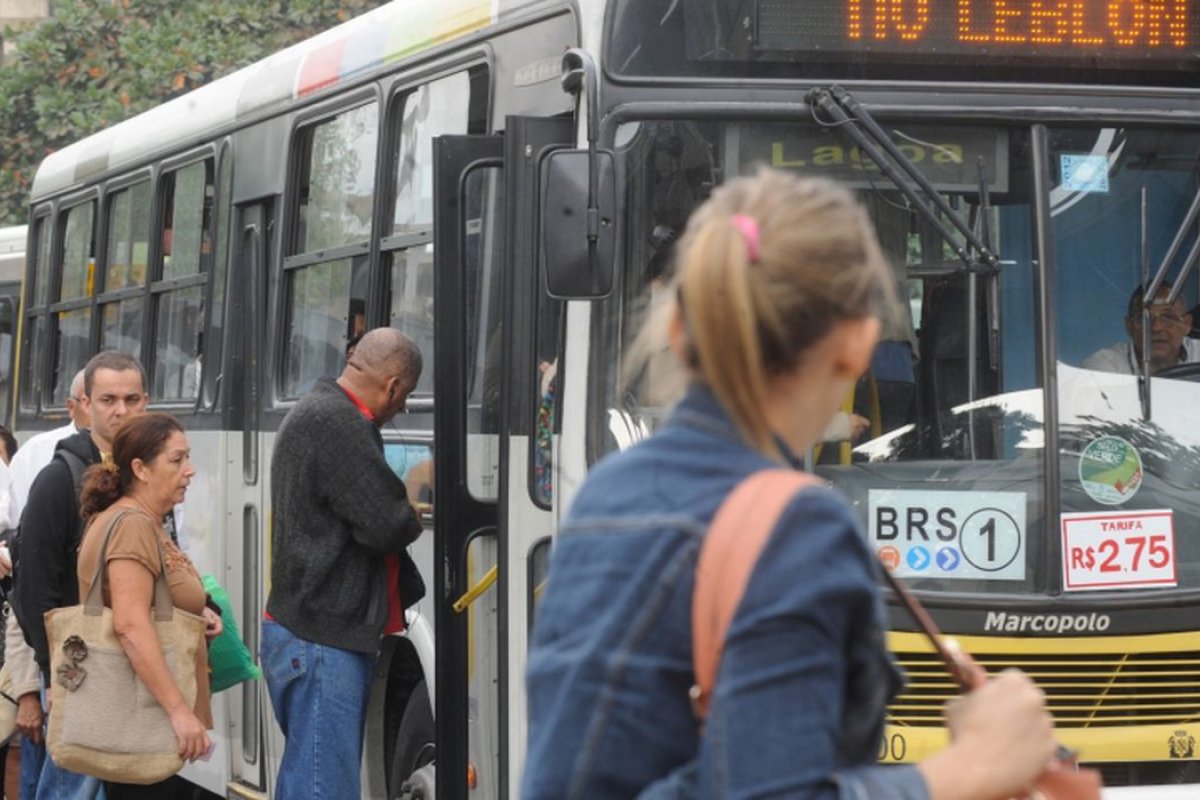 Senado aprova PL que institui programa para financiar passagens de idosos em transporte público