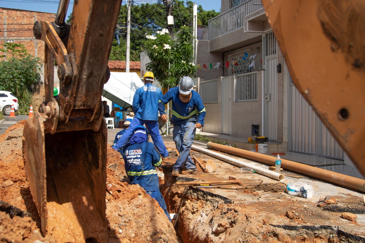 Lauro de Freitas: atraso nas obras de esgotamento deixam ruas da cidade em péssimo estado