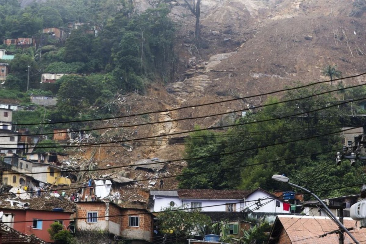 Tragédia em Petrópolis: número de mortos sobe para 110