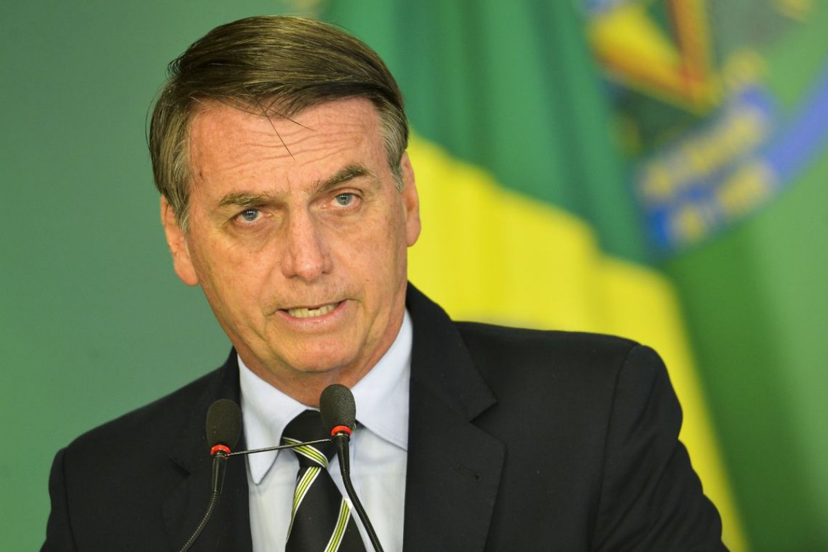 Bolsonaro inclui Correios e Telebras em programa de privatizações