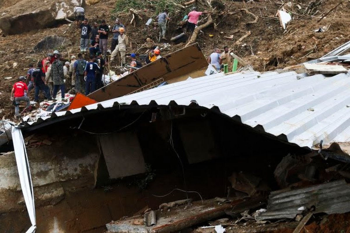 Tragédia em Petrópolis: número de mortos sobe para 120