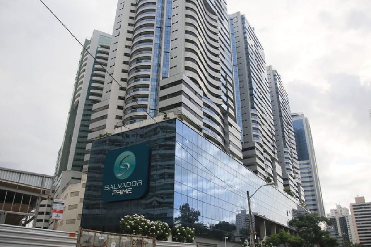 Homem é suspeito de quebrar perna da esposa durante agressões, em Salvador