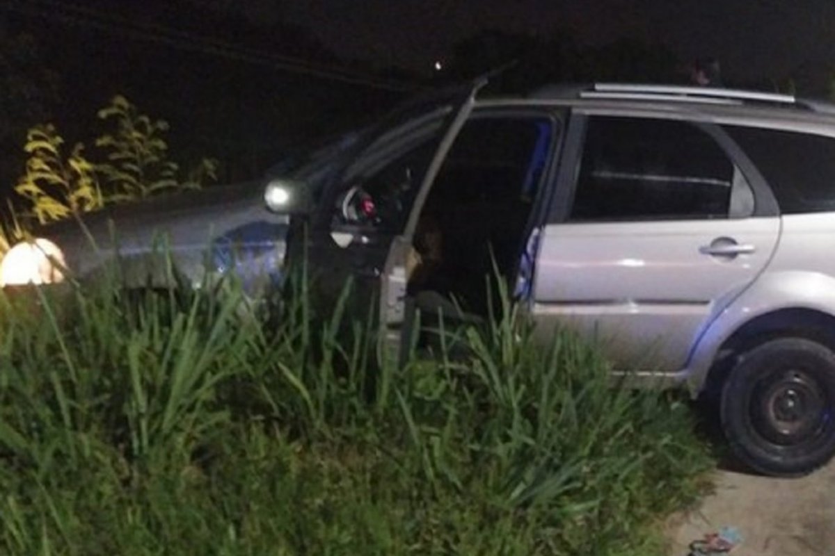 Mais de 100 kg de maconha são apreendidas pela PRF após perseguição a carro em Simões Filhos