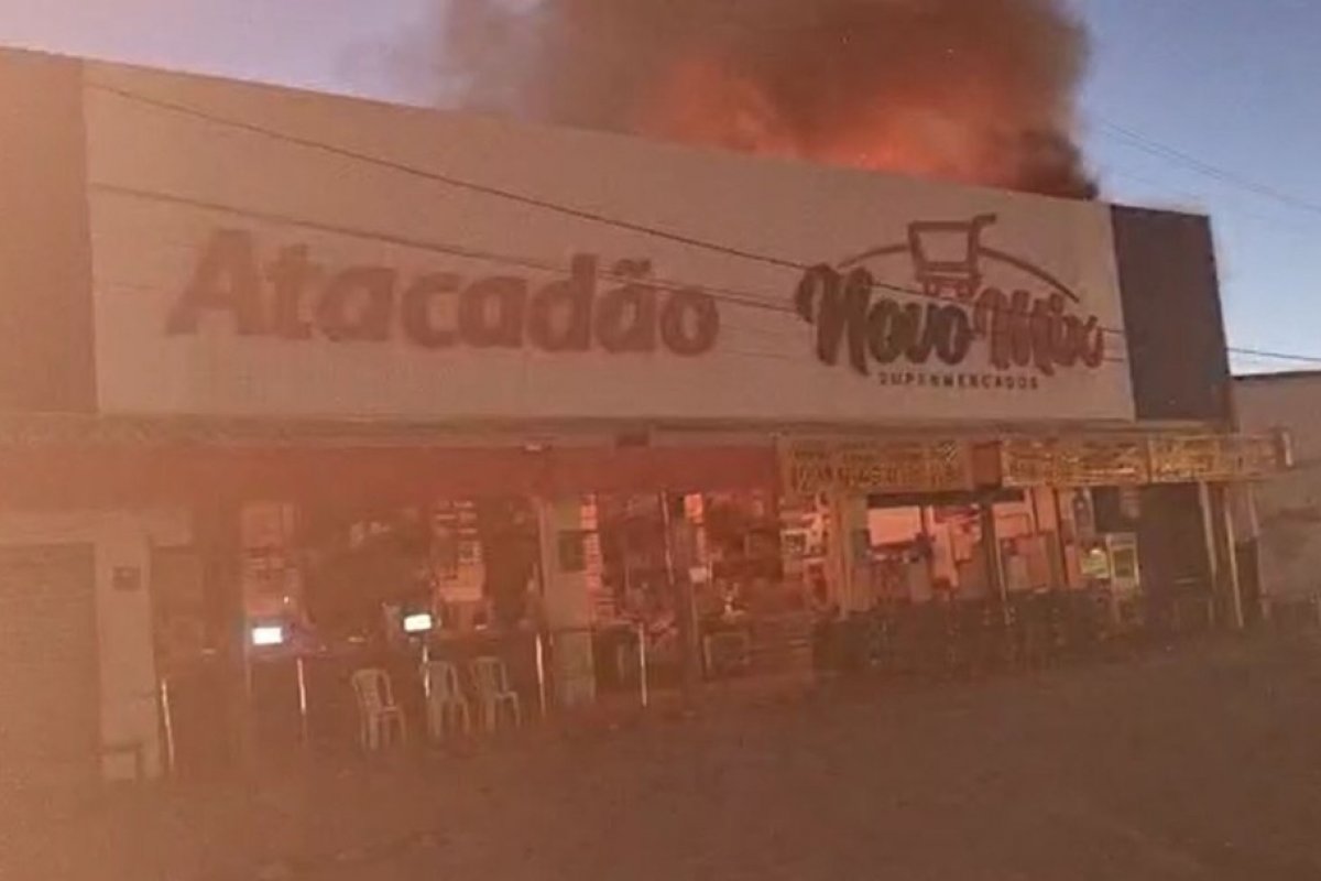 Bahia: supermercado é atingido por incêndio em Camaçari e local é evacuado