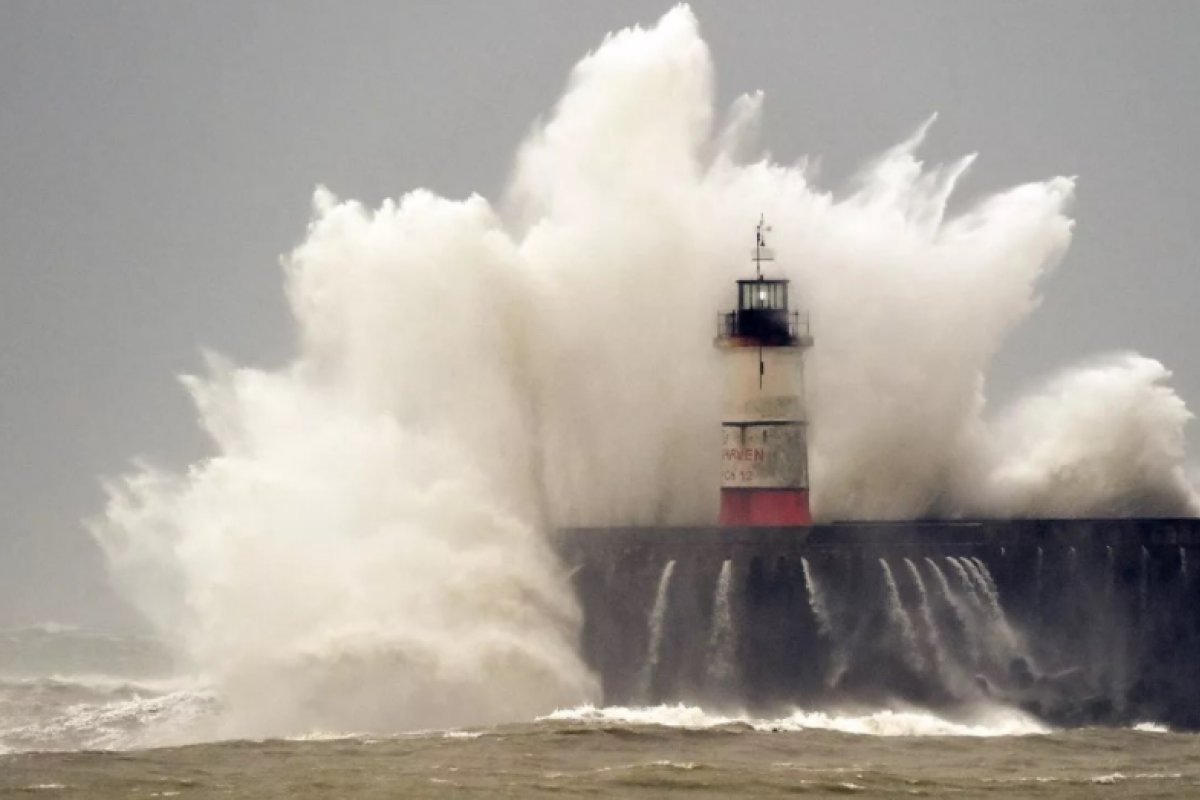 Tempestade Eunice: Número de mortos sobe para 13 na Europa