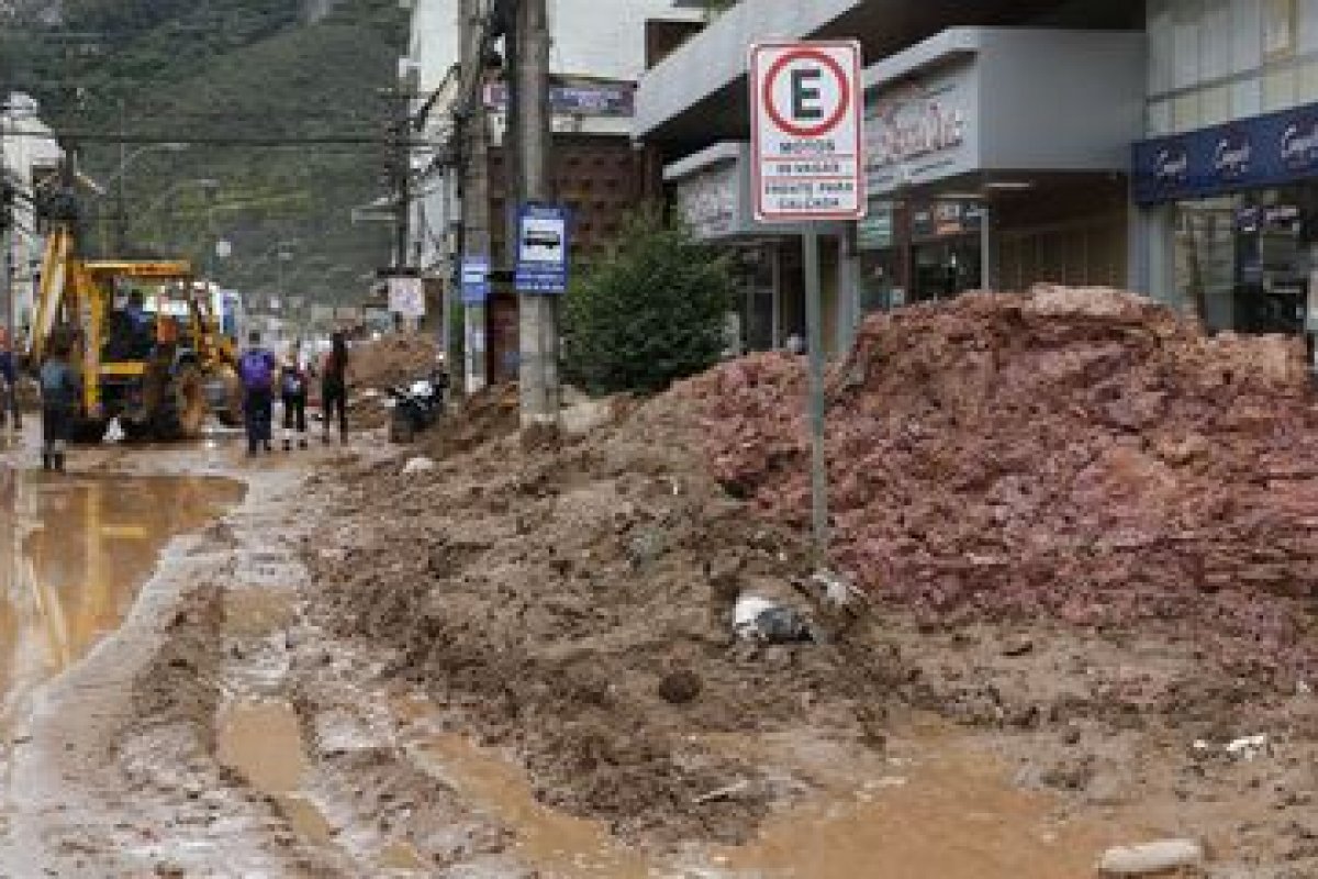Chuvas deixam centenas de desabrigados em Cacoal, Rondônia