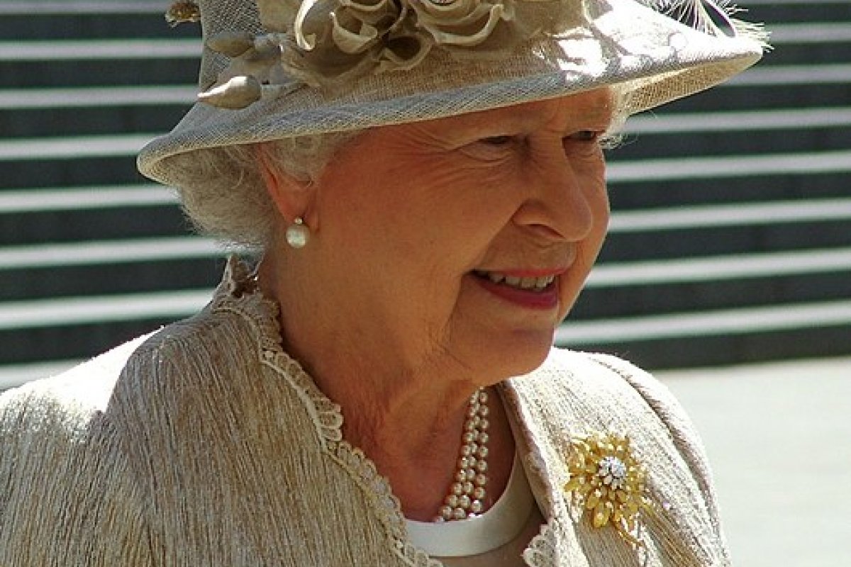 Rainha Elizabeth II, aos 95 anos, testa positivo para Covid-19