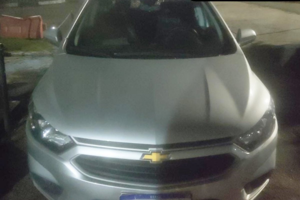 Salvador: três pessoas são presas após baterem com carro roubado em fuga da PM