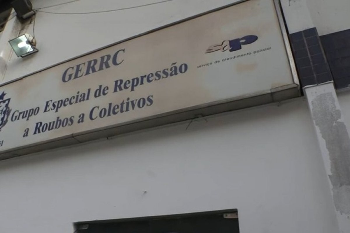 Passageiros de ônibus são assaltados no bairro do Largo do Tanque, em Salvador