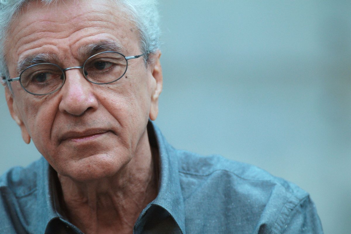 Caetano Veloso lança livro com todas as composições