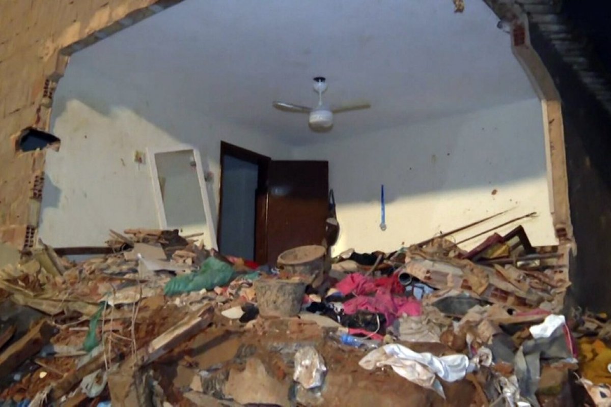 Corpos são encontrados abraçados em casa soterrada em Petrópolis