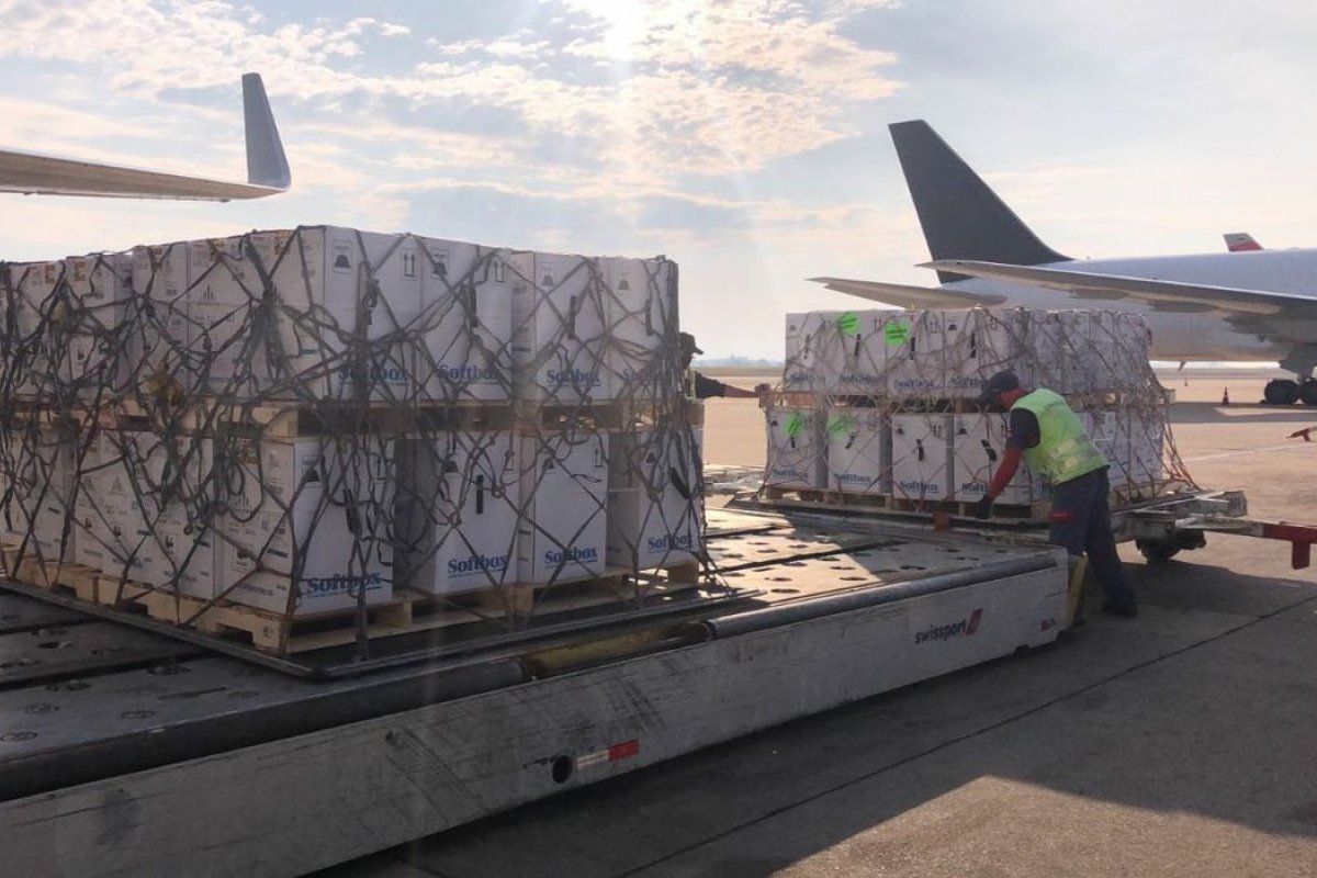 Brasil recebe mais 2 milhões de doses da vacina da Pfizer contra Covid-19